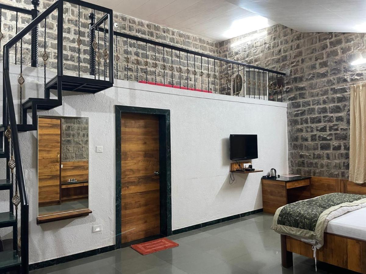 The Green Gate Resort Mulshi Экстерьер фото
